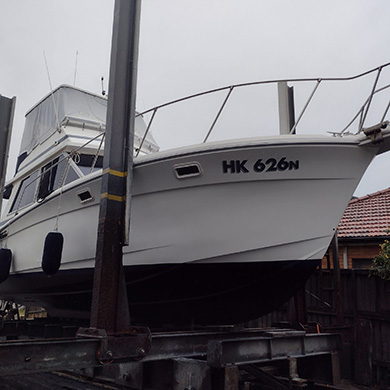 Mariner 34 flybridge cruiser
